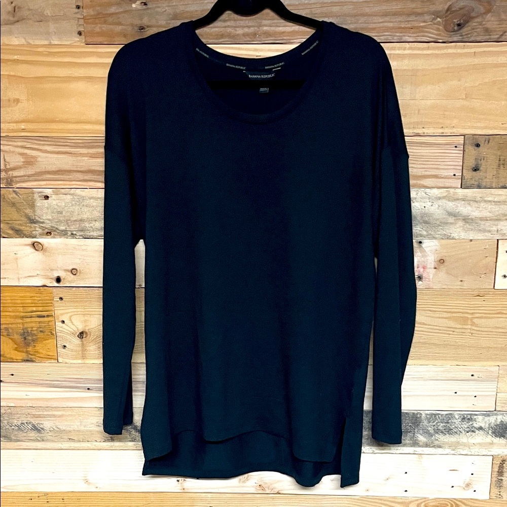 Banana Republic size Medium Black Long Sleeve Lightweight Crewneck Soft Knit Top